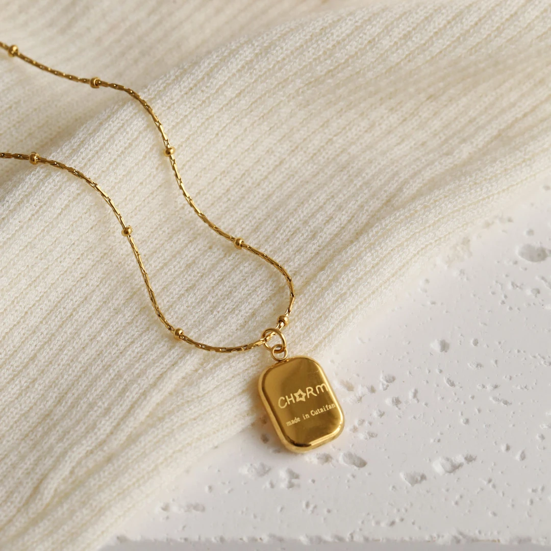 钛钢项链 金色字母方牌简约气质项链女小众百搭锁骨链秋冬毛衣链