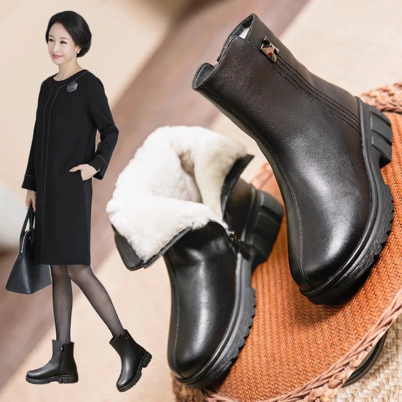 加厚羊毛全牛皮真皮妈妈鞋短靴马丁靴防滑加绒保暖女靴子中年冬季
