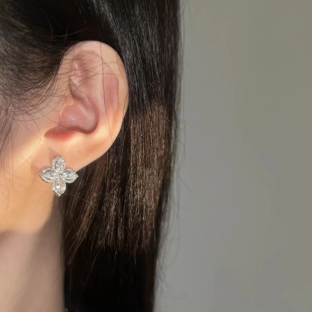 铜合金项链 时尚个性百搭气质感银色四叶草耳饰项链