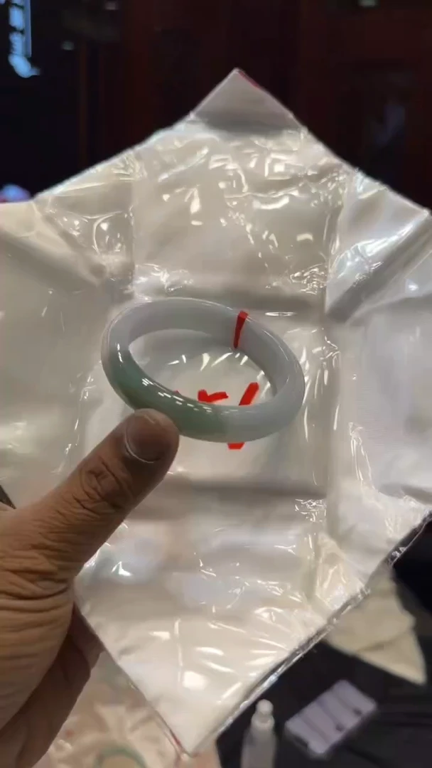 【闪购商品】翡翠手镯未镶嵌手镯
