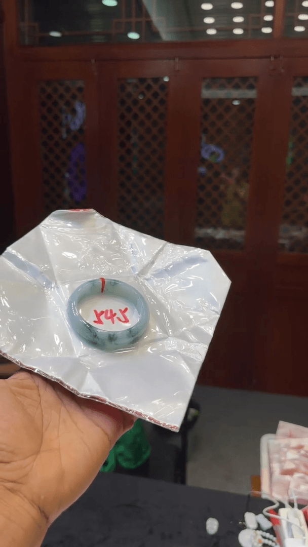 【闪购商品】翡翠颈饰未镶嵌手镯