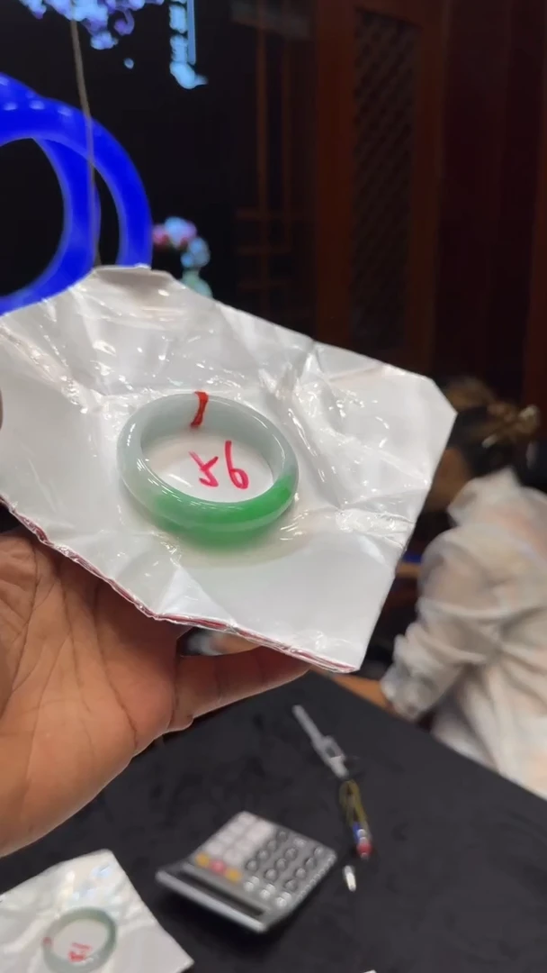 【闪购商品】翡翠手镯未镶嵌手镯