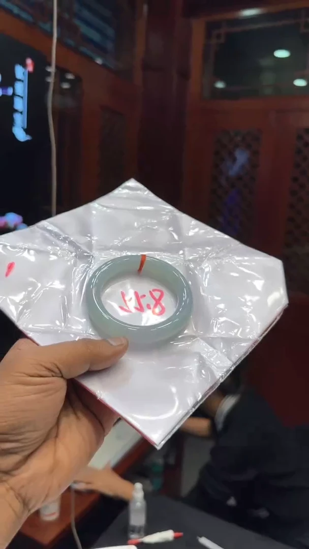 【闪购商品】翡翠手镯未镶嵌手镯