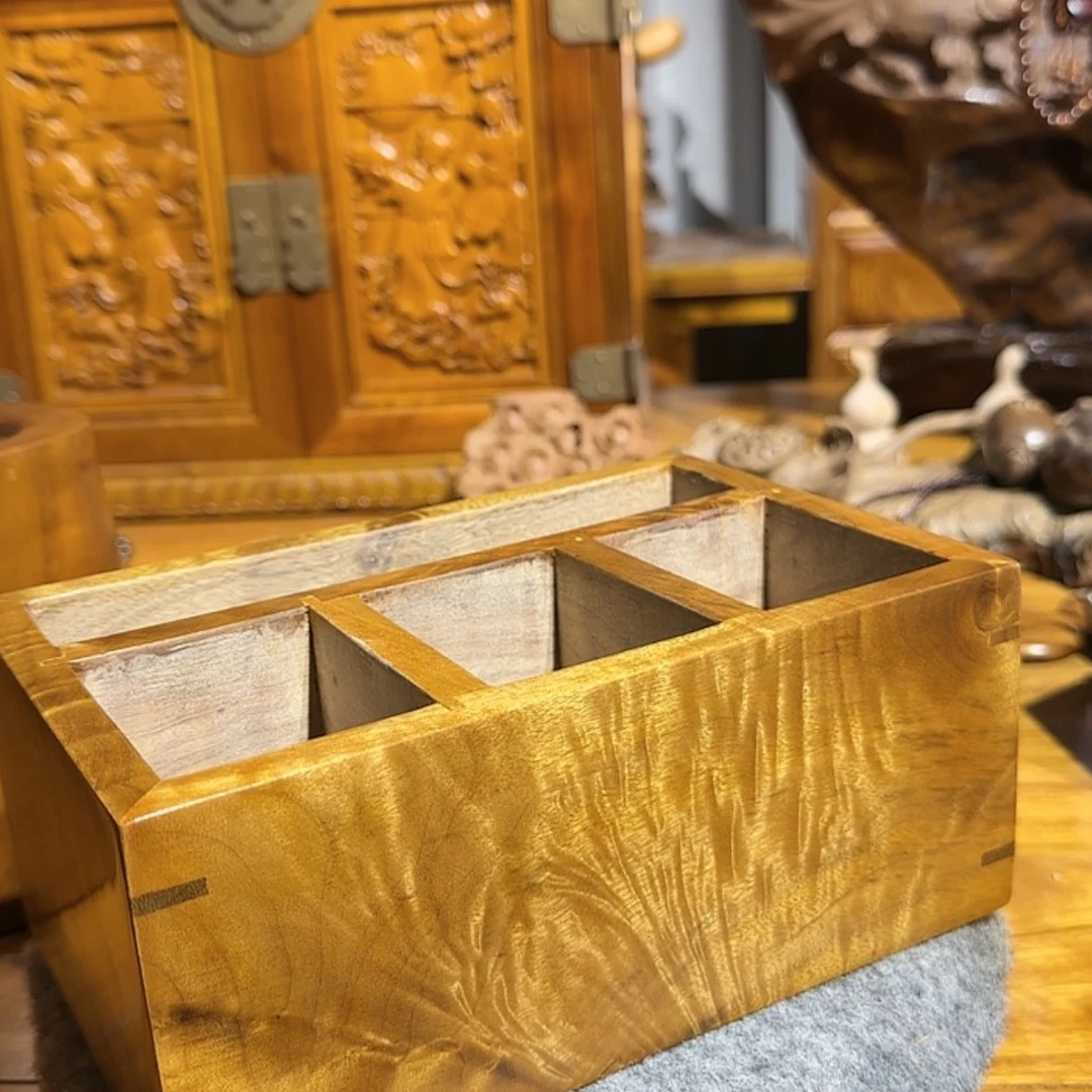 【闪购商品】楠木根雕大**哥收纳盒