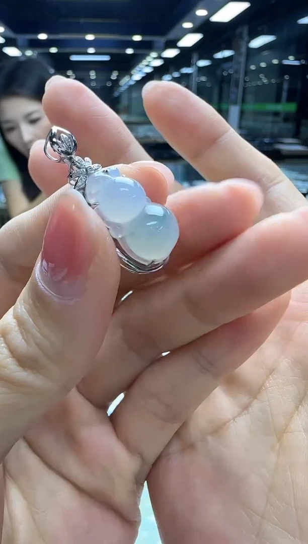 【闪购商品】翡翠颈饰18K金镶嵌葫芦