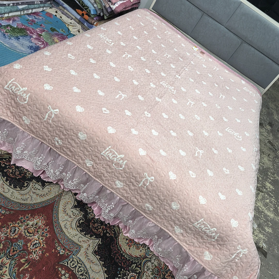 云柔绒大花边床盖（粉爱心）2.5米✕2.5米
