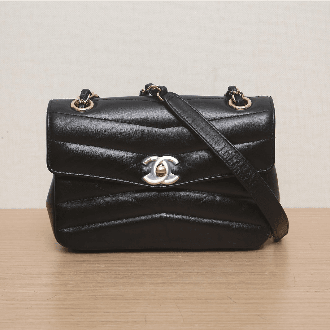 95新 Chanel/香奈儿 活动双双 季节款 V纹口盖包 黑色 28开