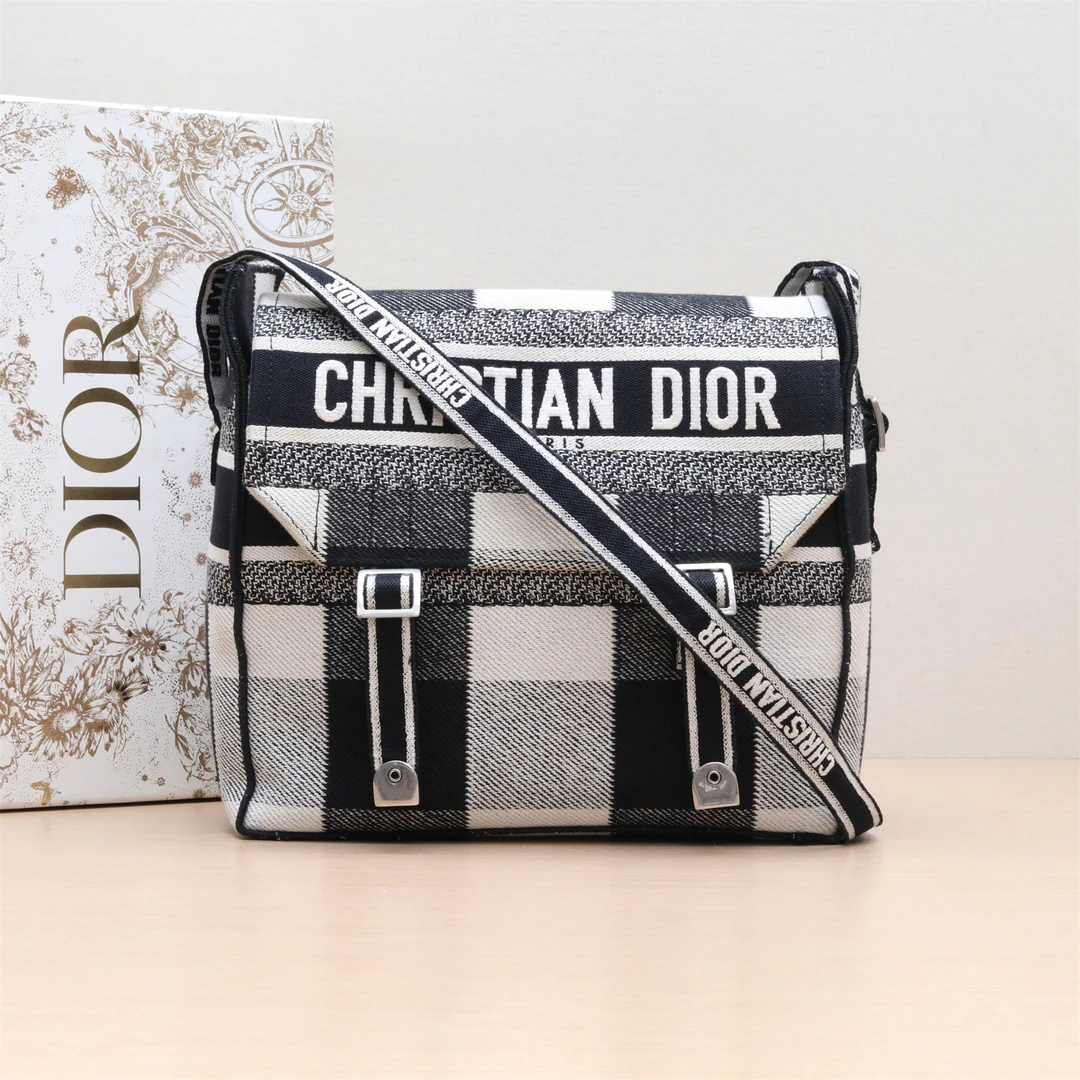 95新 DIOR/迪奥 新粉黑黑 P234348012Diorcamp 邮差信使包 中号