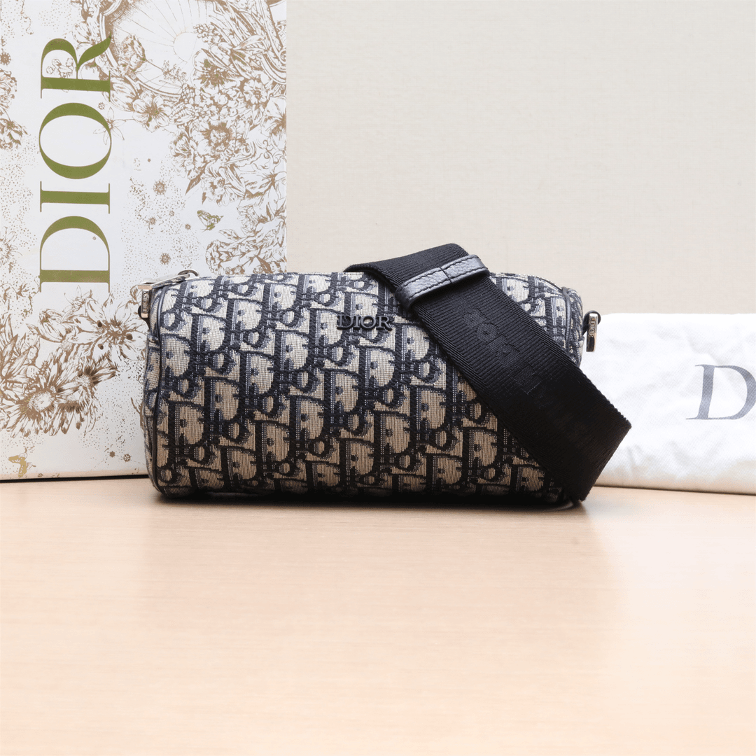 99新 DIOR/迪奥 小花姑姑P224827813Roller 圆筒包 老花 帆布