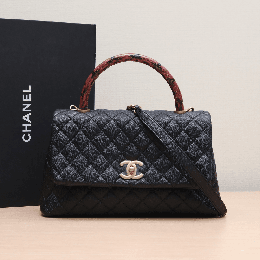 95新 Chanel/香奈儿 活动双双 Handle 中号 黑色 蛇皮手柄 26开
