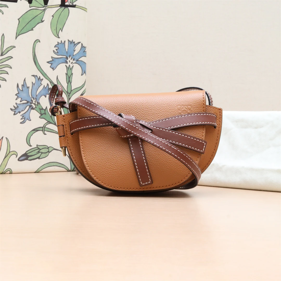 99新 LOEWE/罗意威 活动新粉 871716单肩包