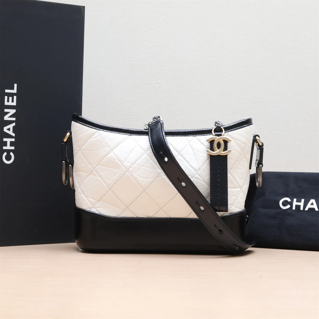 95新 Chanel/香奈儿 小花双双 P234035391 流浪包 小号 27开 白色