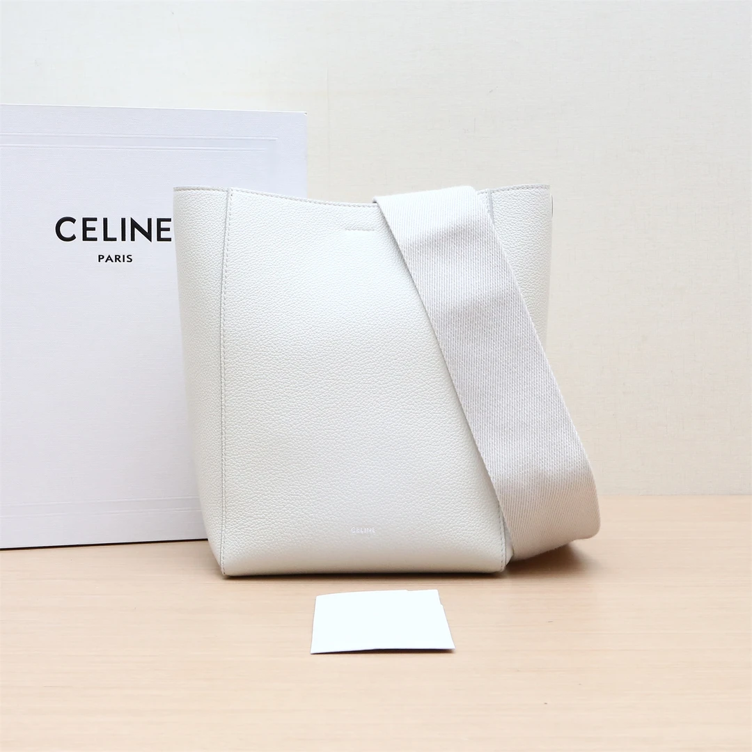 99新 Celine/思琳 小花姑姑P234244746 水桶包 小号 白色