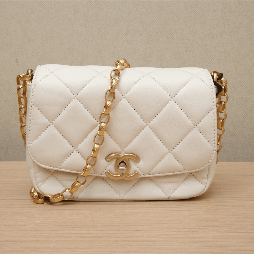 95新 Chanel/香奈儿 小花姑姑P22131082320K 口盖包 19cm 白色