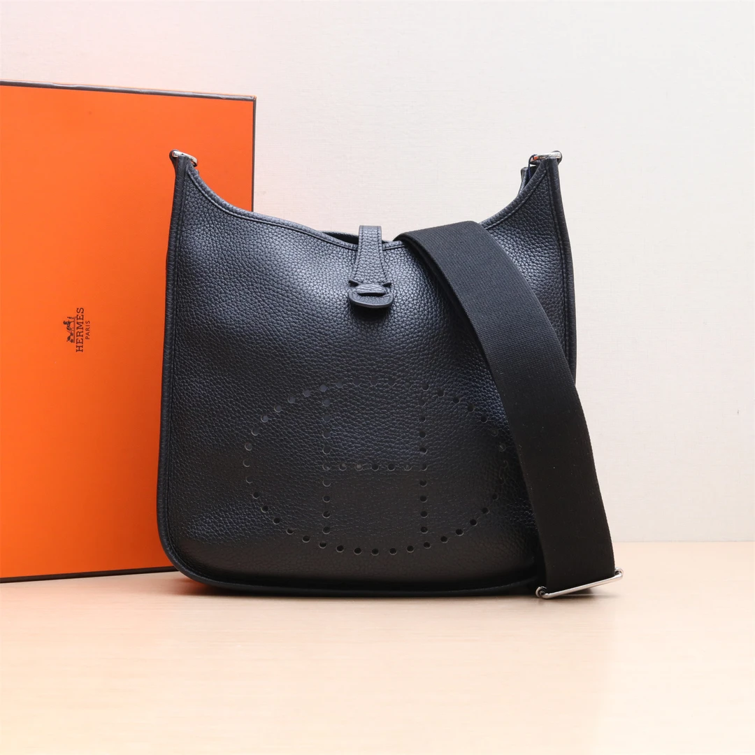 95新 Hermes/爱马仕 黑黑精选 P234347029Evelyne 小号 单肩包