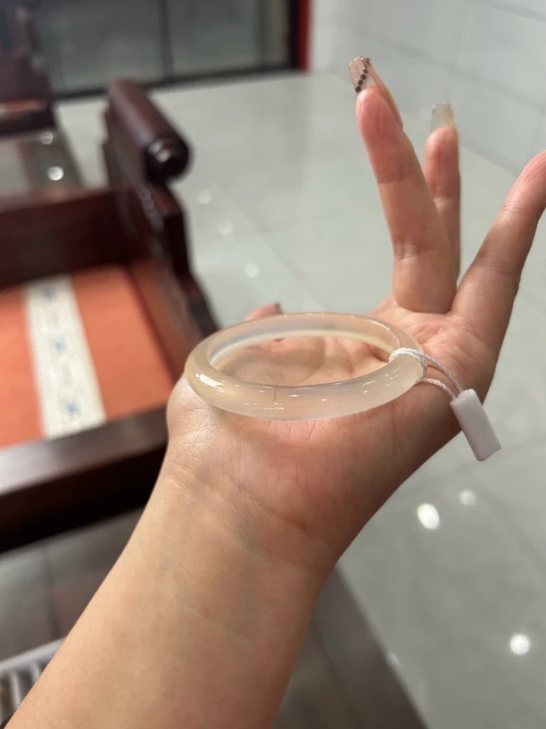 圈口玛瑙手镯浅香槟正圈天然原矿保真（一物一图新店促销）d30