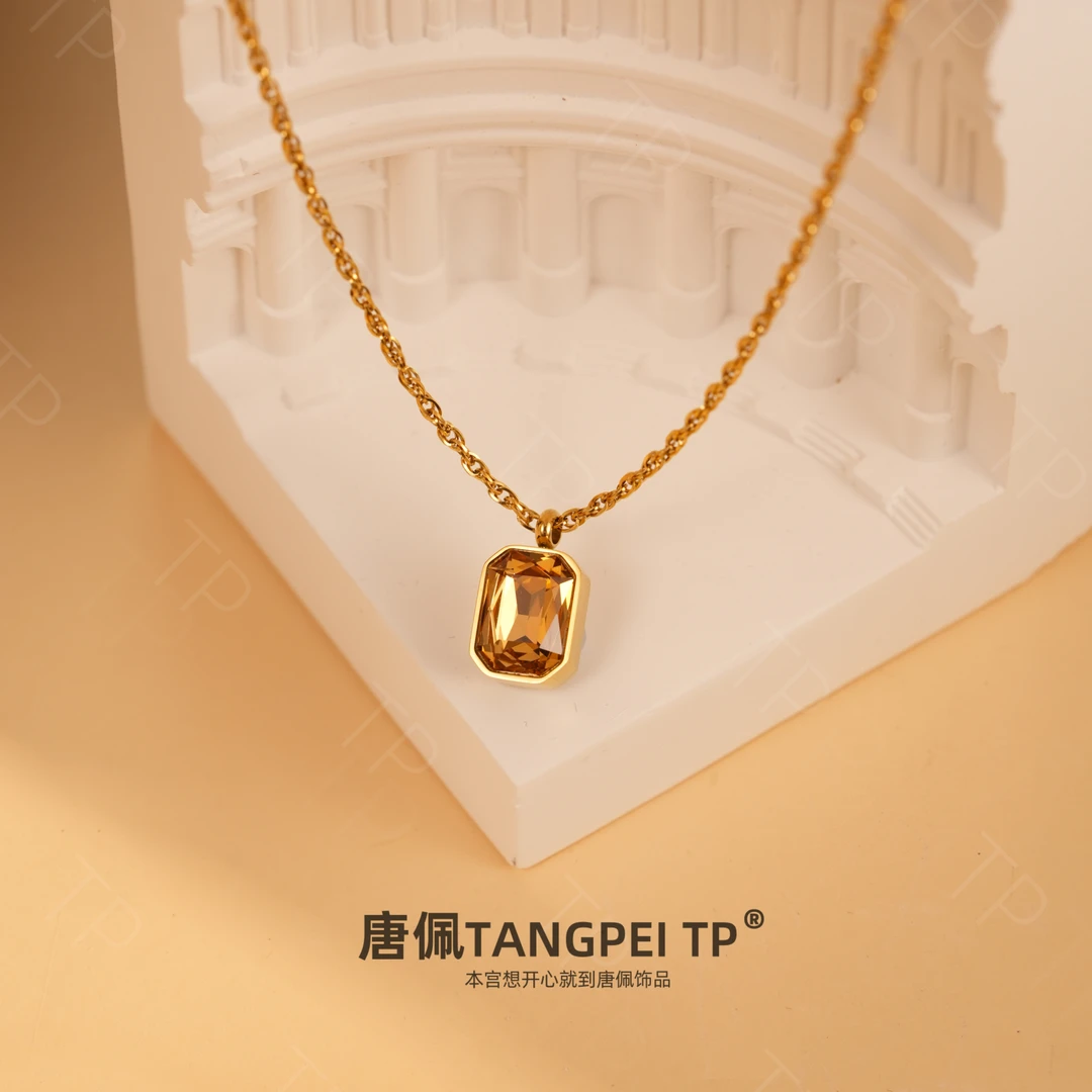 不锈钢项链 设计感时尚褐色方糖简约复古方块项链时尚饰品