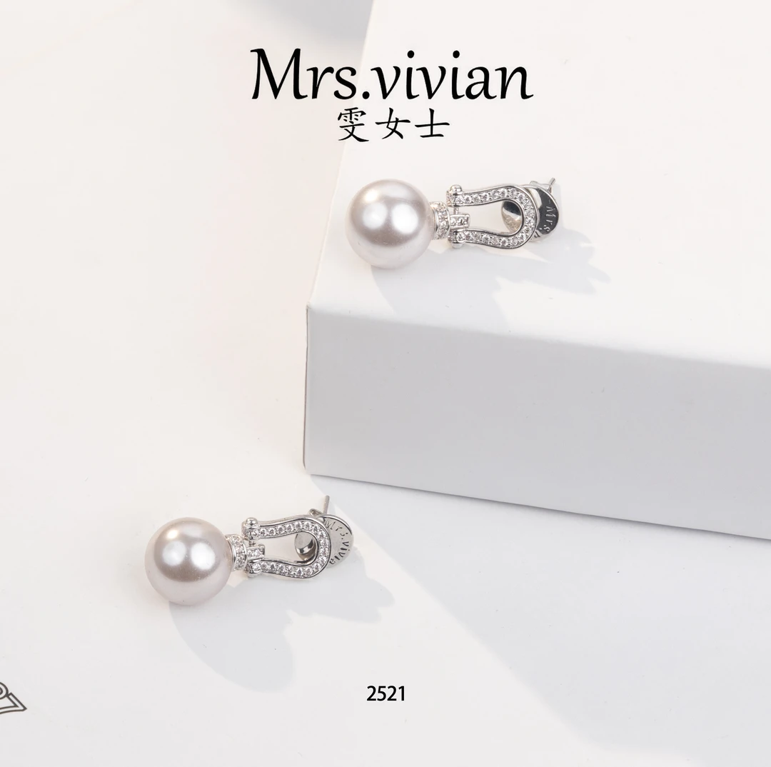 2521法★【马蹄扣】秋冬限定Lady Alen耳钉