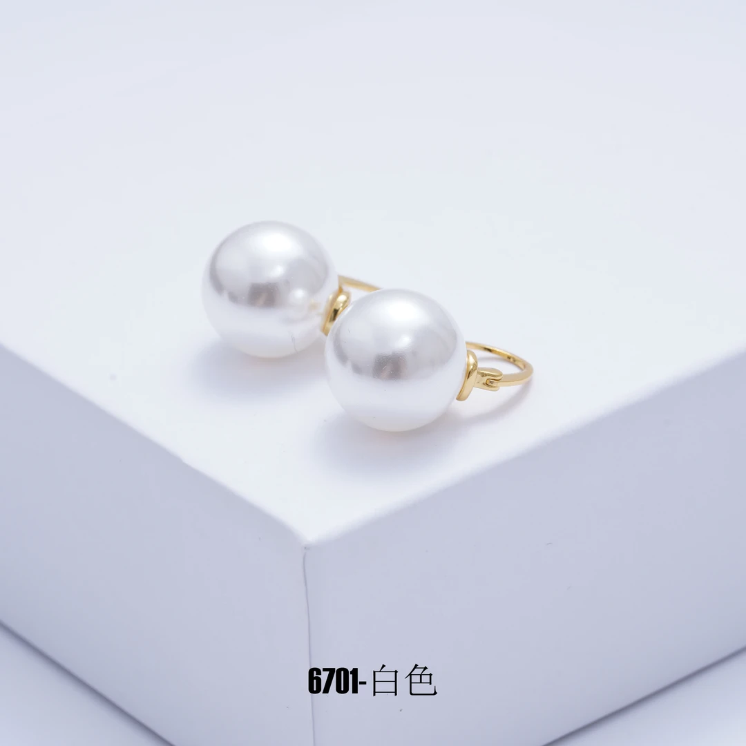 铜合金仿珍珠耳饰 6701个性气质轻奢百搭时尚简约经典精致耳饰