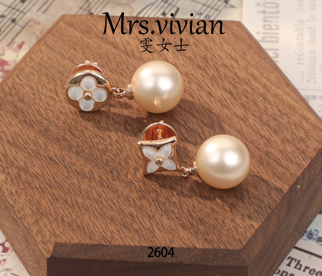 2604气质轻奢时尚百搭简约经典耳钉