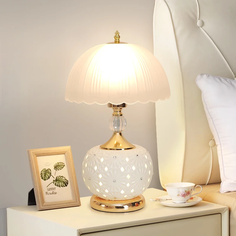 家用轻奢创意三色遥控调光书房卧室床头复古台灯简约欧式美式时尚