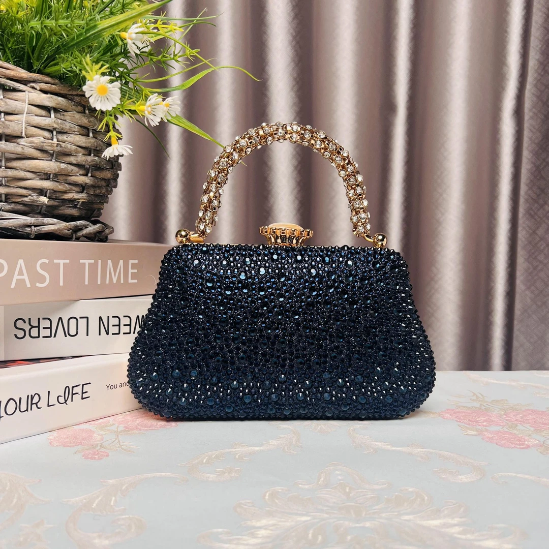 新款高端气质时尚百搭名媛宴会镶钻晚宴包高档女士复古重工斜挎包
