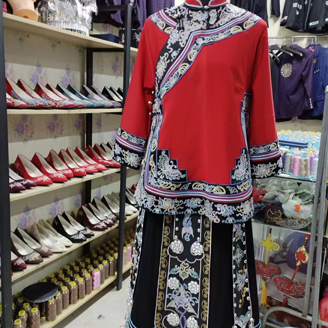 三都水族仿马尾绣裙子套装