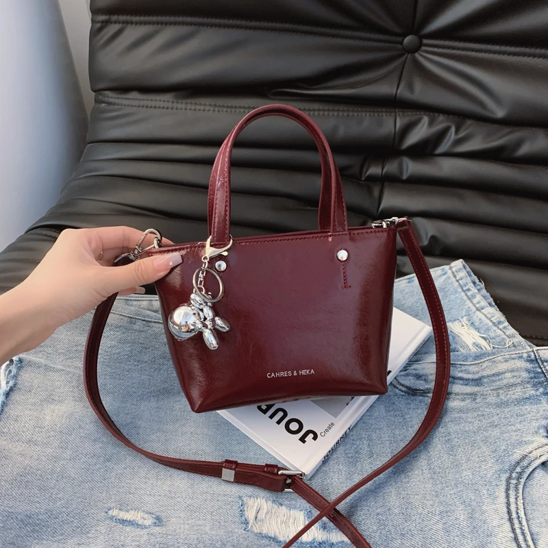 小众洋气时尚简约单肩小包包休闲百搭ins手提潮斜跨早秋女士包包