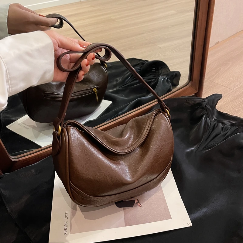 M231【首尔大街】洋气时尚休闲小众单肩包简约秋冬腋下斜挎包女士包