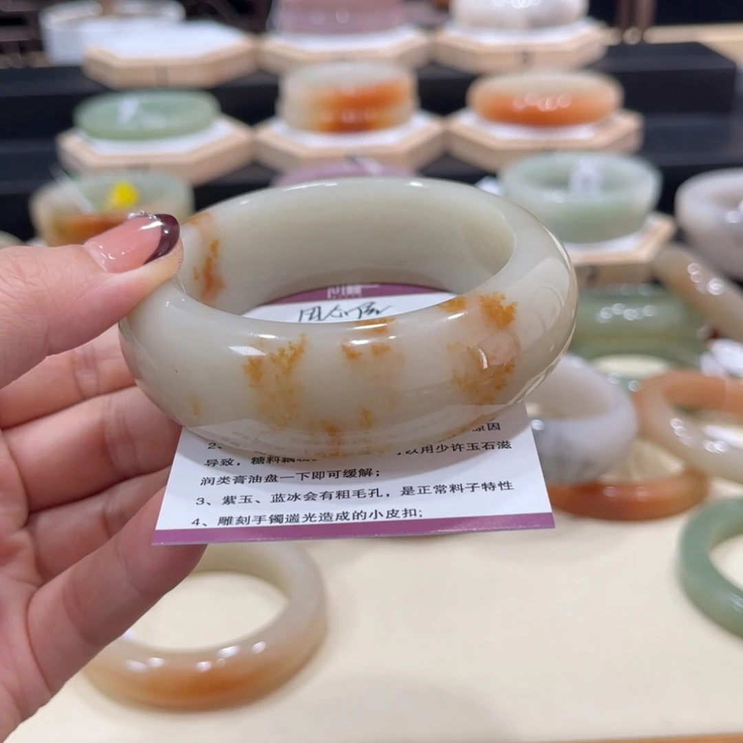 石英质玉手镯未镶嵌?**佳