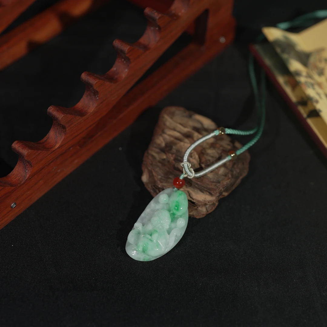 10.23香港王老板-翡翠A货吊坠百搭古风雕刻长链坠链女士w802