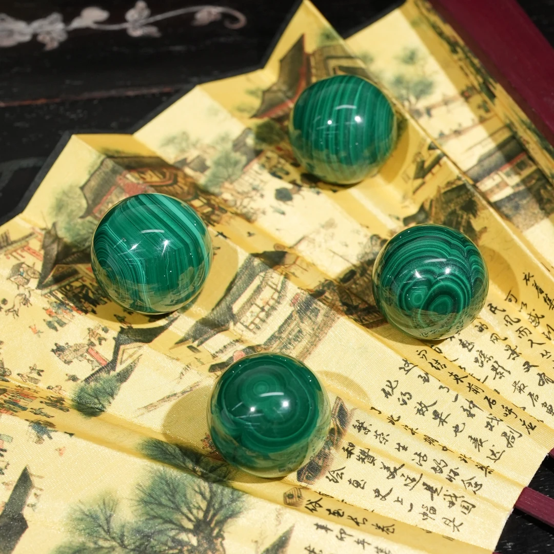 12.11香港王老板-孔雀石吊坠多样性发一对4s57