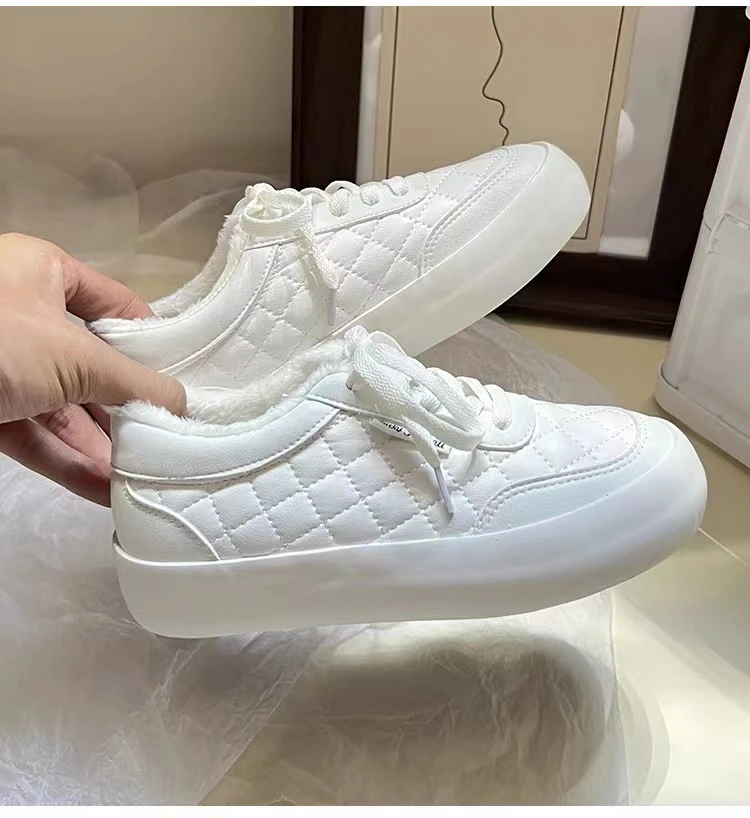 2678 白色 就35 36 37 码加绒小白鞋女百搭潮学生休闲皮面板鞋