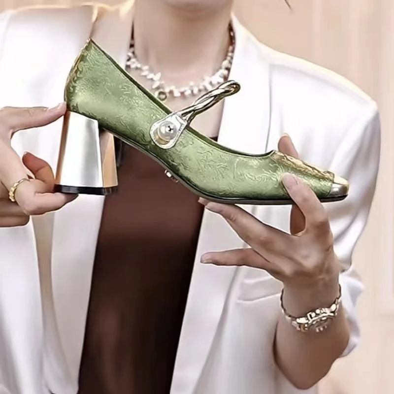 燕2024新款春季气质时尚春季细跟单鞋女百搭中跟粗跟高跟鞋英伦风