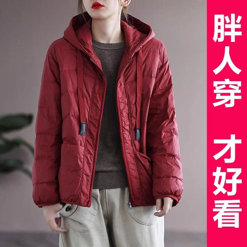 200斤高档本命年红色薄款羽绒服女2025年冬季连帽白鸭绒大码外套