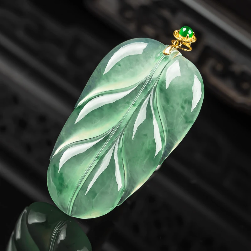 缅甸A货翡翠 18k金扣冰种冰晴绿意境飘花金枝玉叶大叶有成吊坠