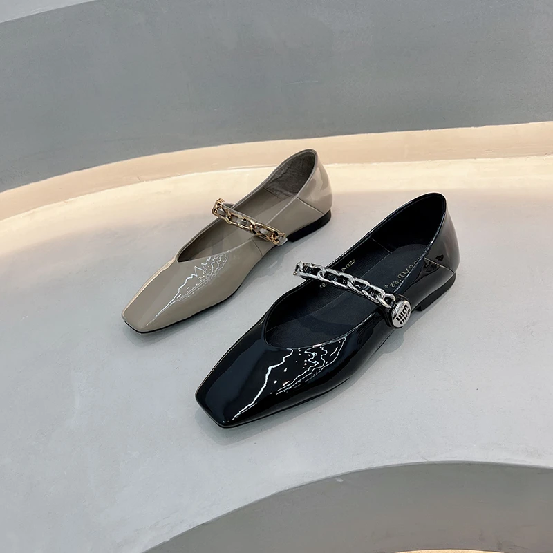 欧洲站女鞋2025春秋新款软皮平底金属链条方头浅口漆皮玛丽珍单鞋