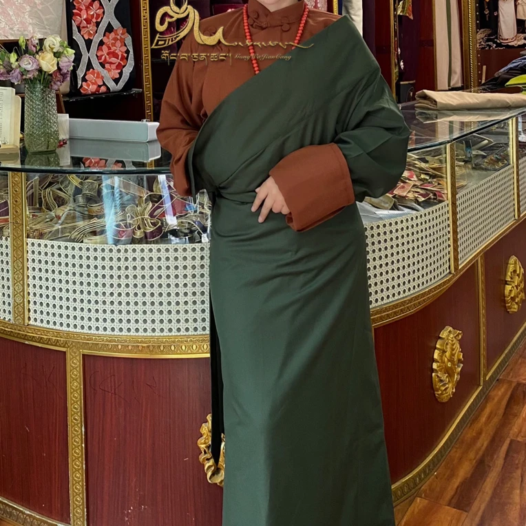 贡瓦坚仓女士藏装