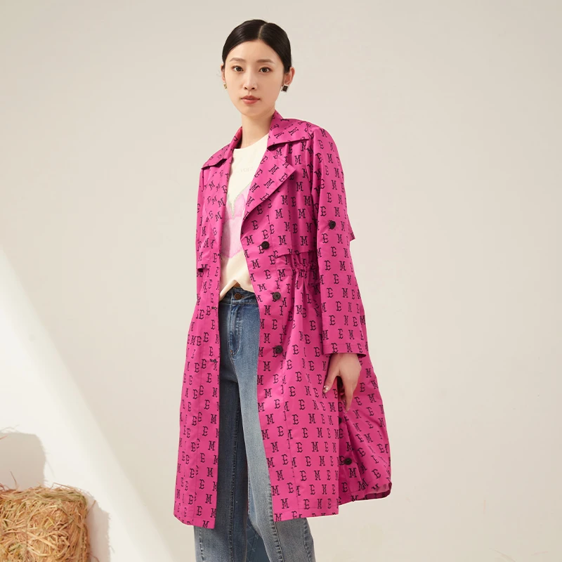 EMOO/杨门中长款风衣女2024秋装玫红色西装领长外套E33F033360