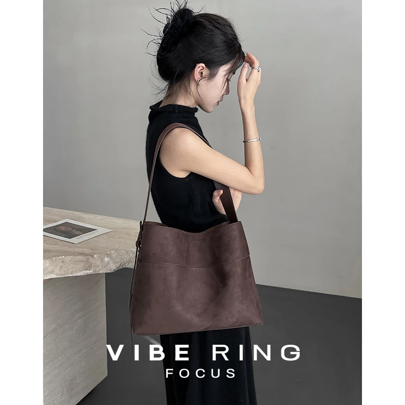 Vibe Ring小众慵懒风水桶包2024秋新款绒面软皮单肩斜跨托特大包