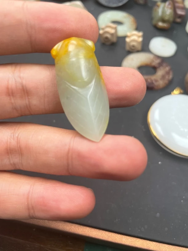 和田玉白玉黄沁玉蝉