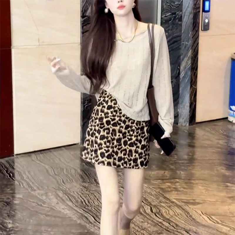 早秋穿搭一整套女韩系简约风镂空薄款长袖上衣高级感纯欲豹纹短裙