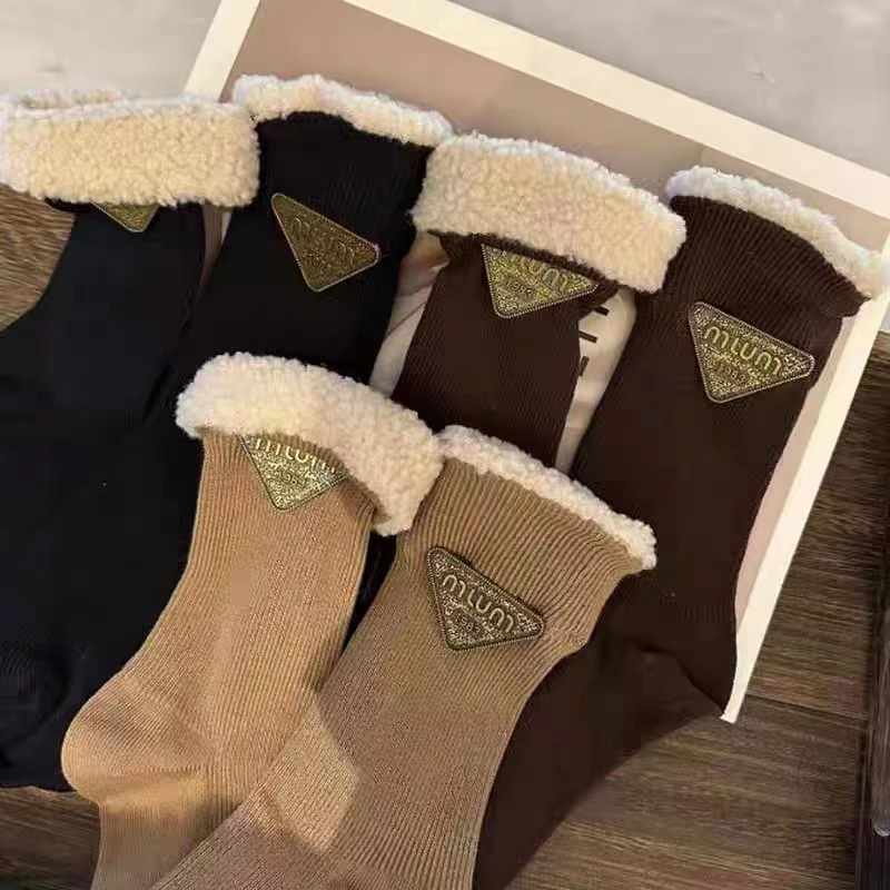 加厚袜子女秋冬新款欧货手缝重工金属标毛袜口翻边雪地袜中筒袜