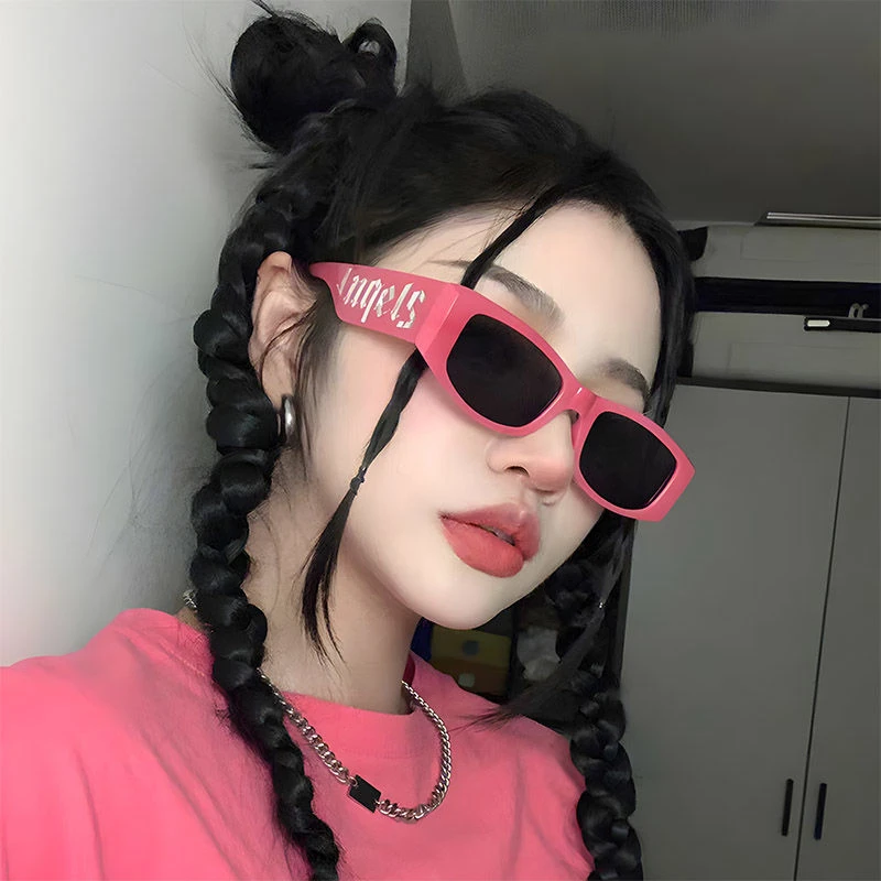 小框嫩粉色字母太阳镜2025新款欧美风ins网红墨镜朋克潮太阳眼镜