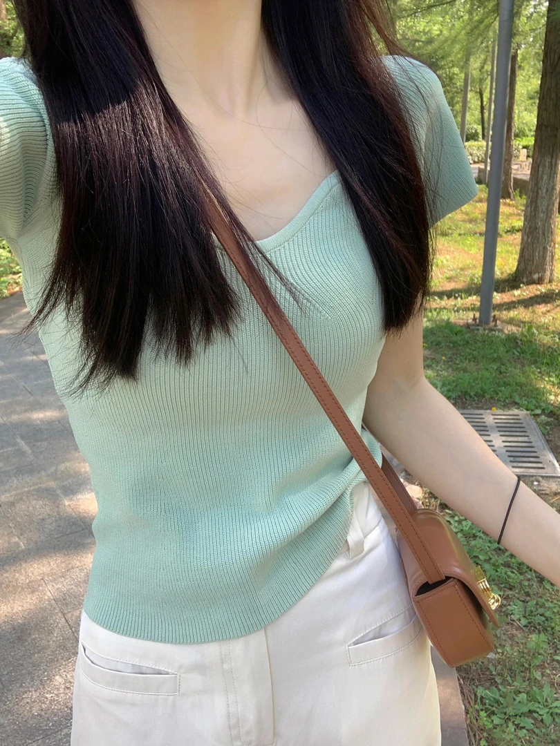 多巴胺穿搭法式薄荷绿针织短袖女夏季遮肚子显瘦上衣短款百搭修身