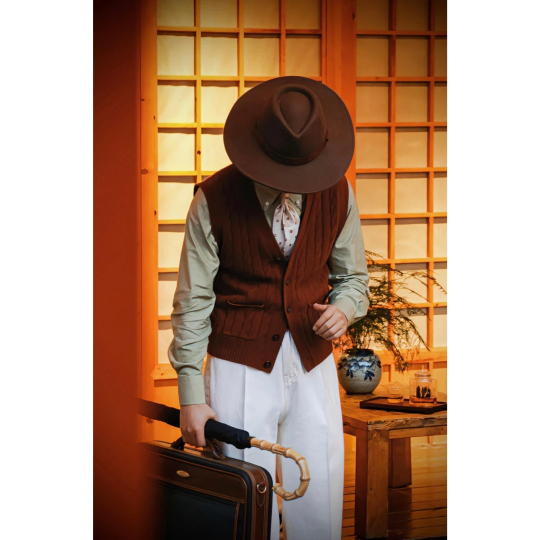 UG男装  冬季 100%澳洲羊毛 立体绞花 复古高腰 男士毛衣开衫背心