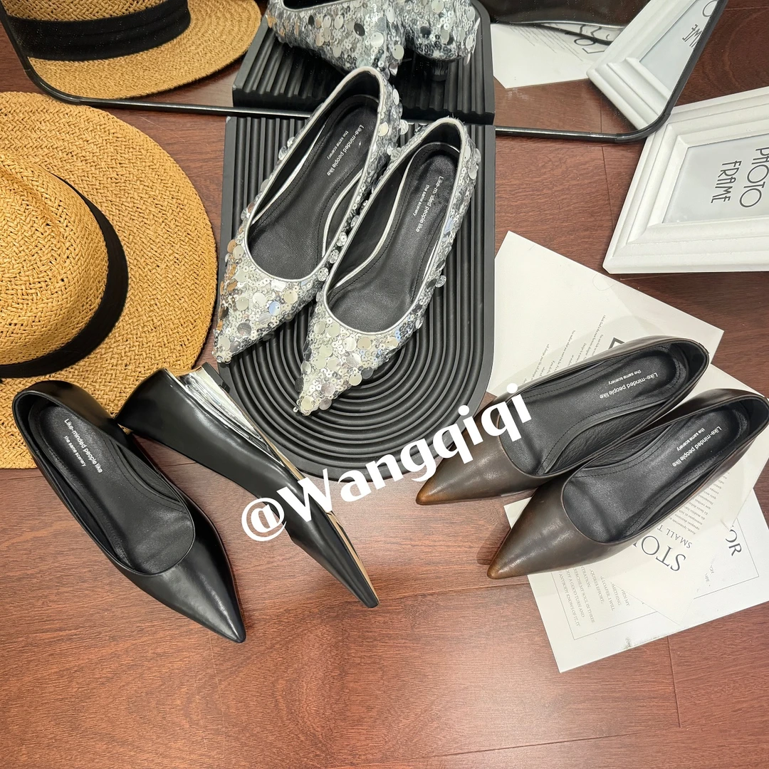 王七七 | 复古擦棕色穿出气质感的真皮单鞋