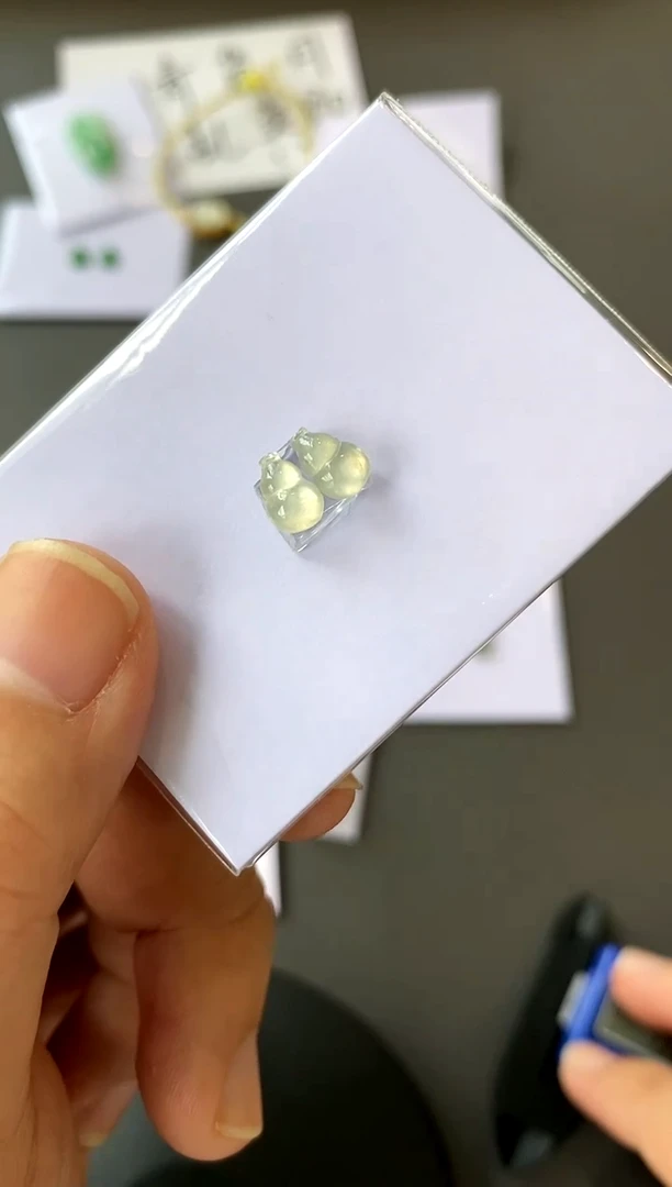 【闪购商品】定制翡翠未镶嵌一对