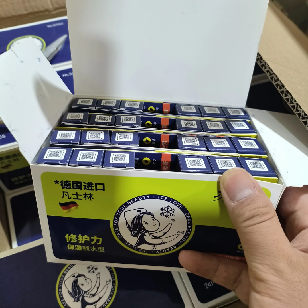 德国凡士林水润唇膏