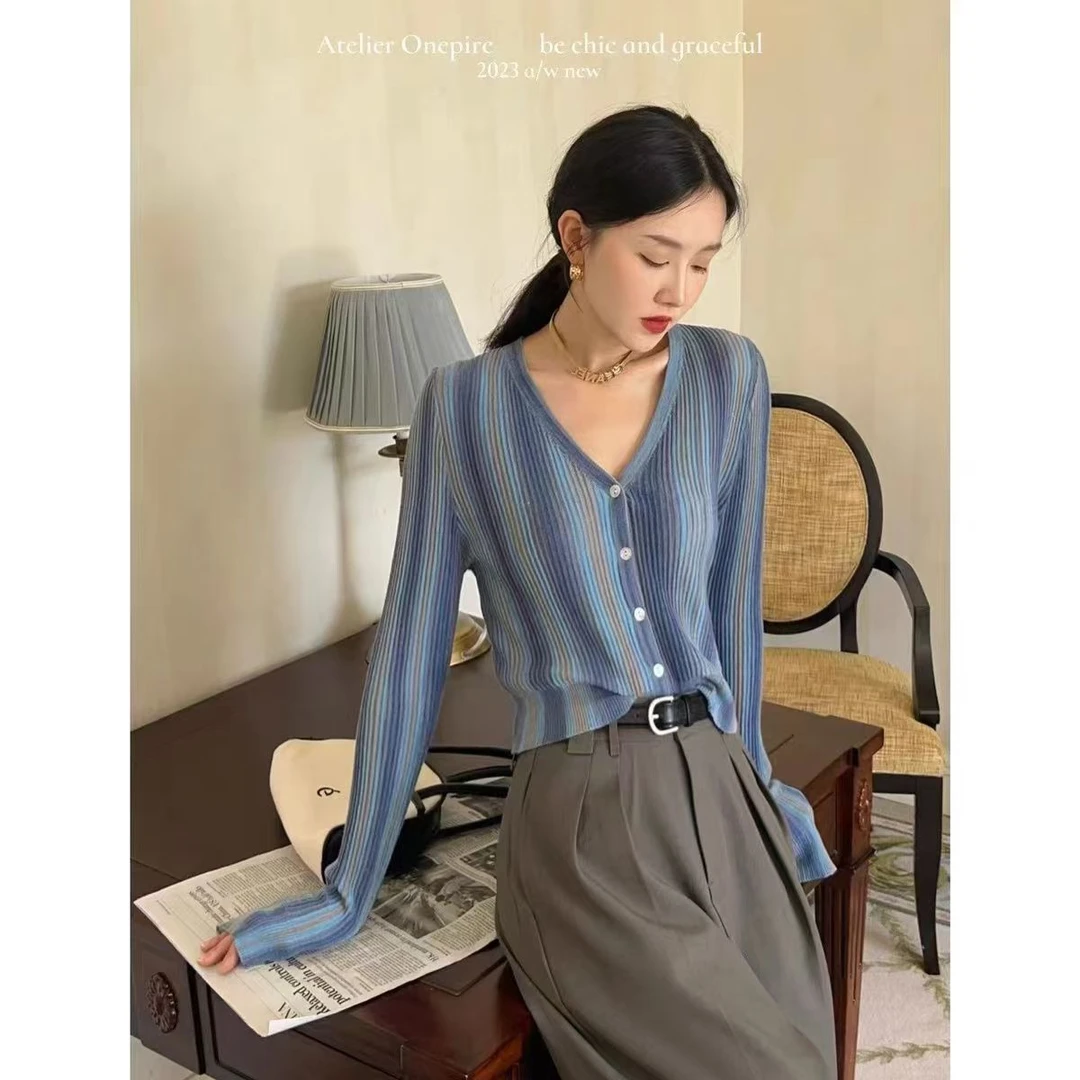 随机针织衫一件